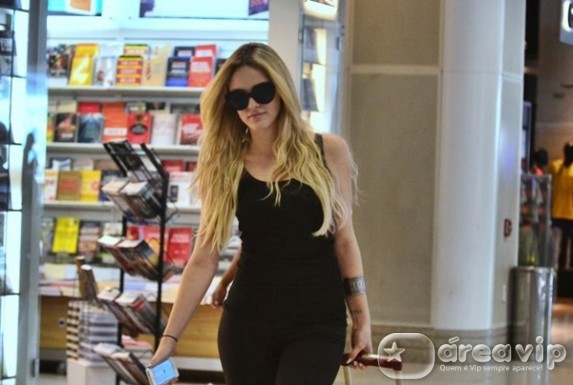 Isabelle Drummond dá show de antipatia em noite de premiação