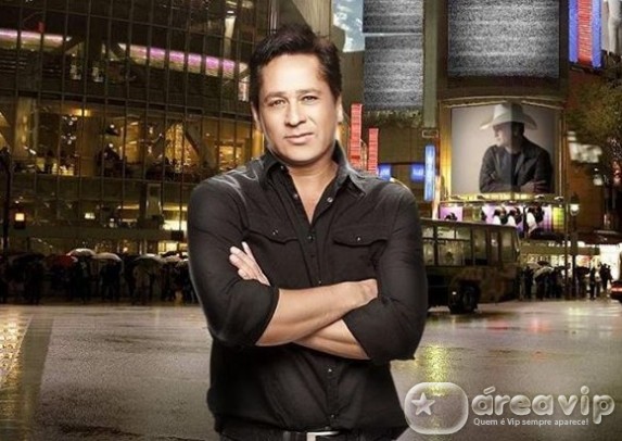 Cantor Leonardo dá bronca em filha por foto em clima de romance com Sandro Pedroso, ex de Susana Vieira