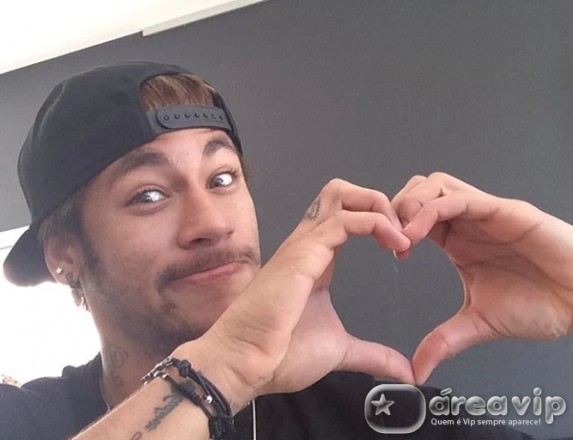 Aliança que Neymar comprou para Bruna Marquezine tem 45 diamantes