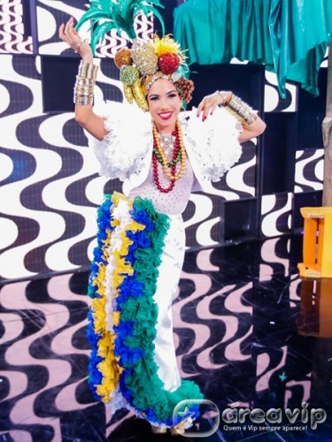 Patricia Abravanel vira cover de Carmen Miranda no ‘Máquina da Fama’