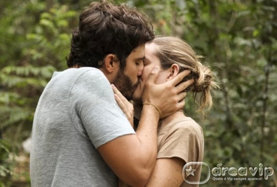 Alem do Horizonte - William e Lili se beijam