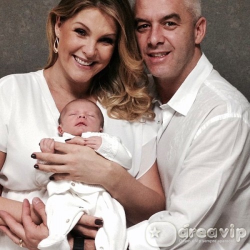 Ana Hickmann mostra o rosto do filho em rede social