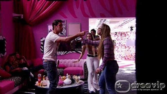 BBB14 - Marcelo e Alne discutem