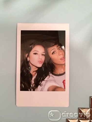 Bruna Marquezine parabeniza irmã de Neymar