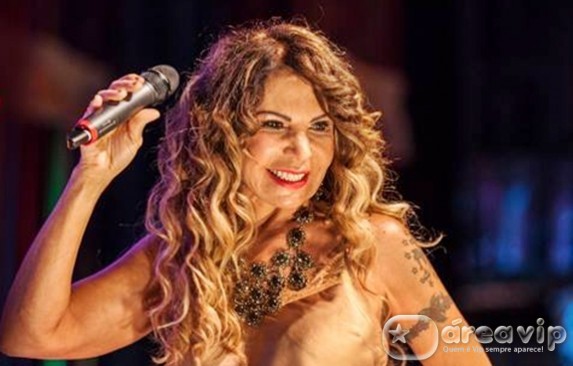 Elba Ramalho faz barraco com equipe de TV