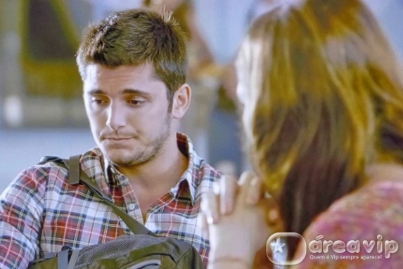 Luiza briga com André após ele ser grosso com Dulce