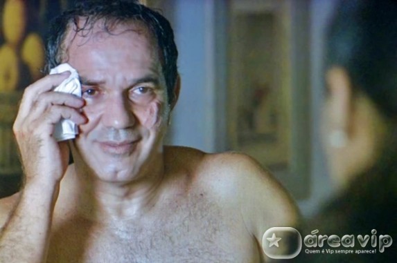 Virgílio esconde de Ana que brigou com Laerte