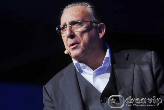 Galvão, Ronaldo e Casagrande se espremem para caber na tela da Globo