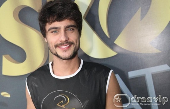 Guilherme Leicam sofre acidente de carro no Rio de Janeiro
