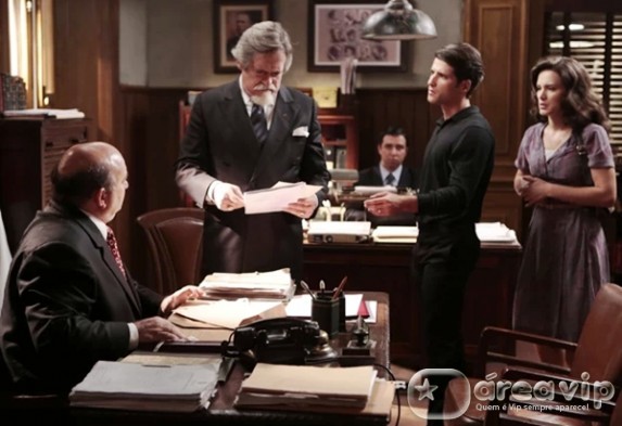 Joia Rara - Delegado mostra carta de Benito para todos