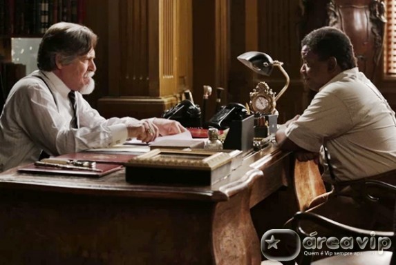 Joia Rara - Ernest conversa com Cicero sobre romance entre Amelia e Manfred