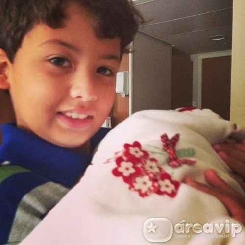 Miguel com a irma - filhos de NIvea Stelmann