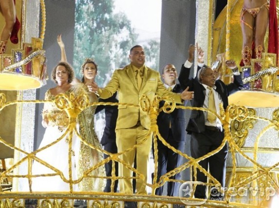 Ronaldo no desfile com a familia