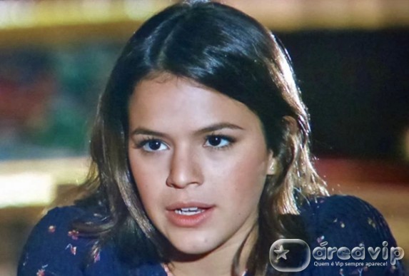 Luiza revela segredo para Helena