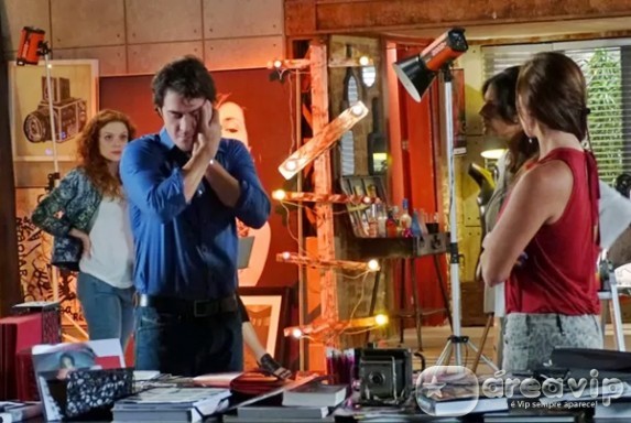 Verônica dá bofetada na cara de Laerte na frente de Clara e Marina