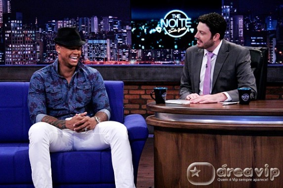 Léo Santana participa do ‘The Noite’