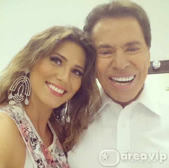 Lívia Andrade posta foto ao lado de Silvio Santos