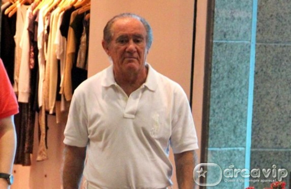 Renato Aragão nega que tenha pedido demissão de funcionário de shopping