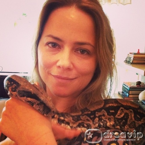 Vivianne Pasmanter fica com pavor e se nega a gravar mais com cobra na novela ‘Em Família’
