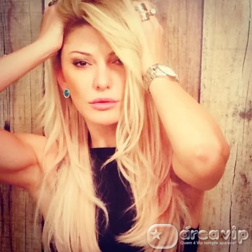 Antonia Fontenelle muda o visual