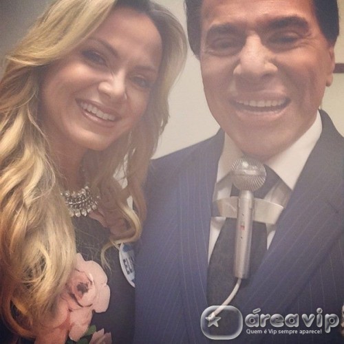 Eliana tira ‘selfie’ com Silvio Santos