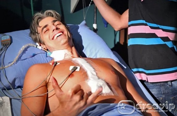 Equipe de médicos reais participou de cena de transplante de ‘Em Família’