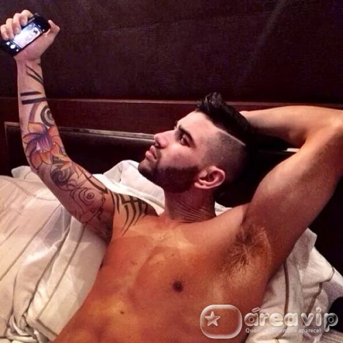 Gusttavo Lima muda o visual