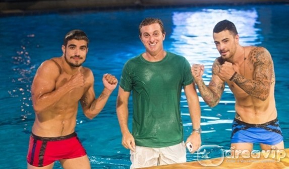 Luciano Huck com Caio Castro e Felipe Titto Globo/João Miguel Júnior