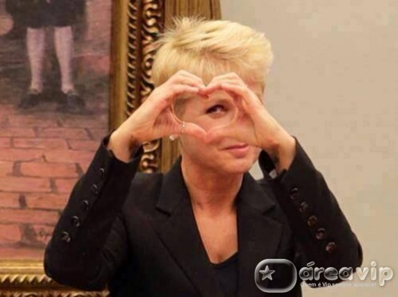 ‘O que é mais vergonhoso: meu filme ou bater numa criança?’, questiona Xuxa