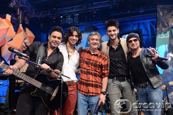 Zezé Di Camargo & Luciano cantam sucessos e lançam novo álbum no ‘Altas Horas’