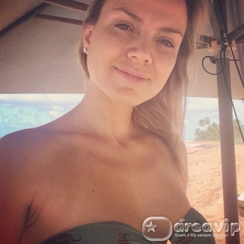 Eliana posta foto sem maquiagem