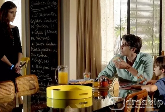 Em Familia - Clara fica sem jeito Em Família / TV Globo