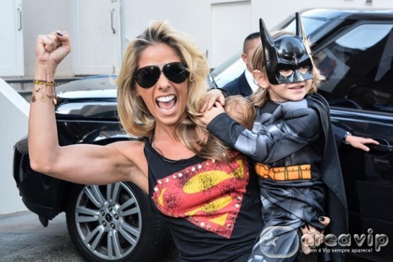 Adriane Galisteu com o filho Thiago Duran e Caio Duran/AgNews
