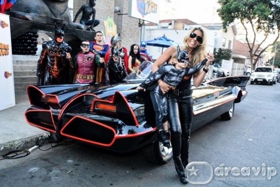 Adriane Galisteu com o filho Thiago Duran e Caio Duran/AgNews