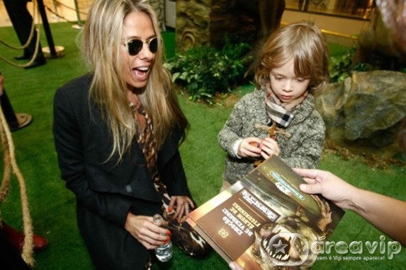 Adriane Galisteu e o filho Leo Franco/AgNews/Renê Martins