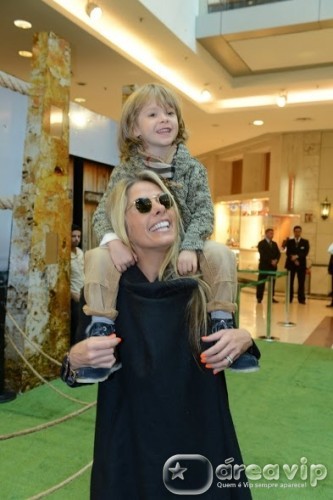 Adriane Galisteu e o filho Leo Franco/AgNews/Renê Martins