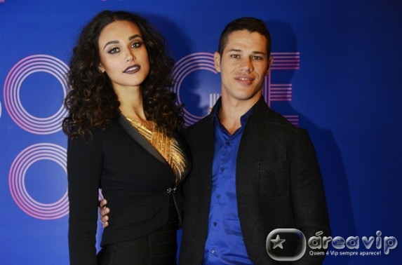 José Loreto e Débora Nascimento ganham apartamentos para estrelar campanha