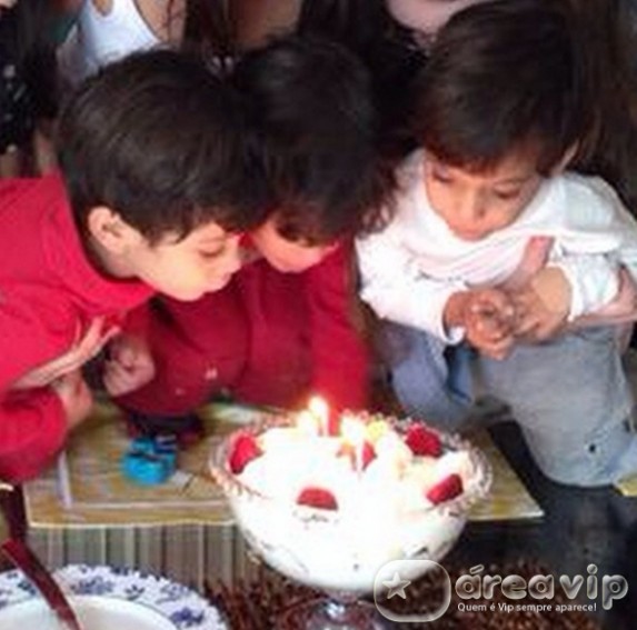 Isabella Fiorentino comemora aniversário dos trigêmeos
