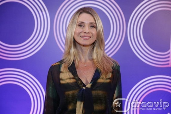 Após assalto, Letícia Spiller põe casa à venda e se muda com a família