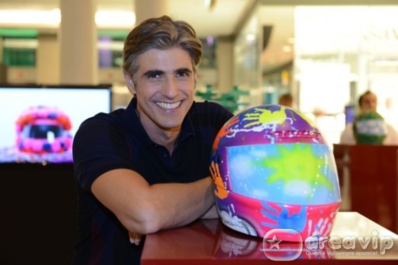 Famosos prestigiam exposição “Senna na Cabeça e no Coração” em shopping de São Paulo