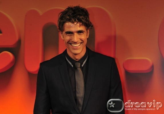 Reynaldo Gianecchini dá piti em shopping e ameaça chamar a polícia