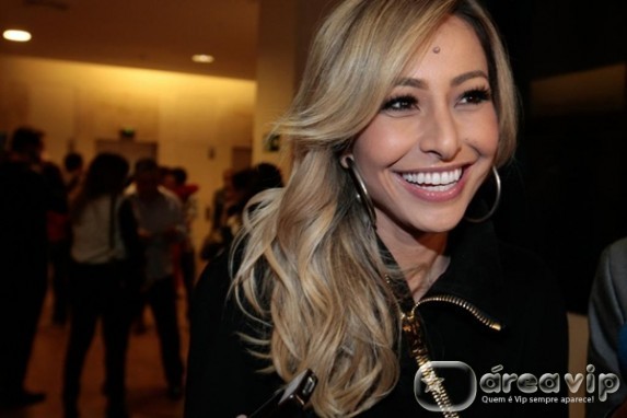 Ex de Sabrina Sato compra presente do Dia dos Namorados para ela