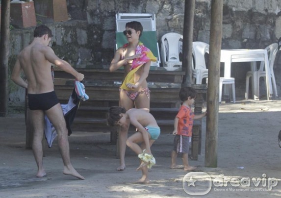 Sophie Charlotte e Daniel Oliveira com os filhos Delson Silva/AgNews