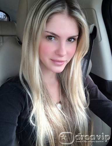 Bárbara Evans nega que flagra no carro com Cauã Reymond foi armado por ela