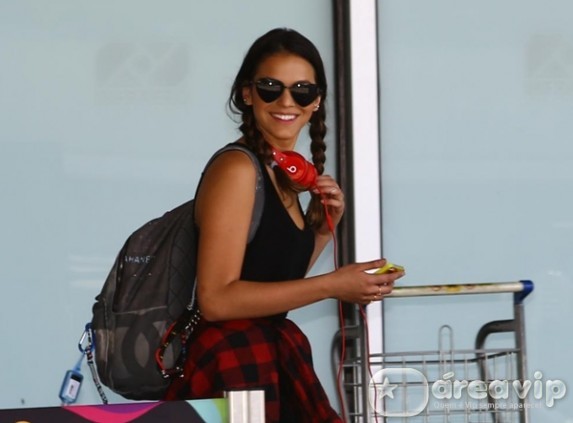 Bruna Marquezine estourou cartão de crédito em compras durante gravações de novela em NY