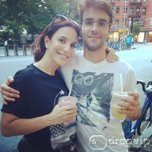 Ivete Sangalo posta foto com o marido