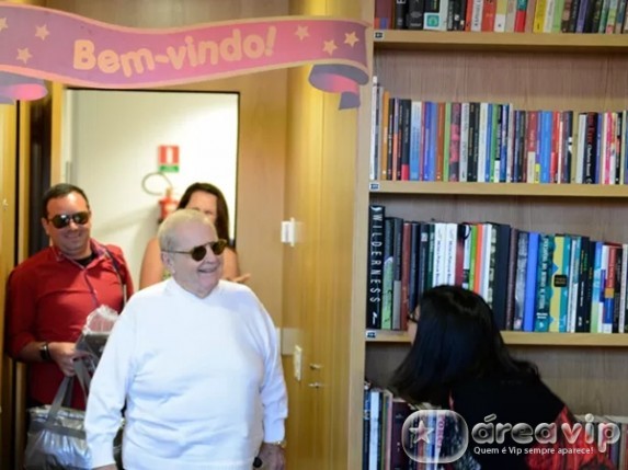 Jô Soares ganha festa surpresa em seu retorno