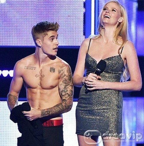 Justin Bieber - Lara Stone Reprodução/Instagram