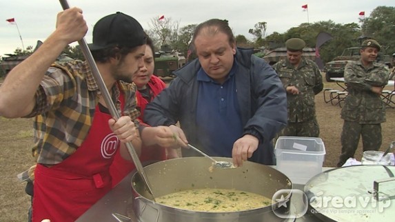 No ‘MasterChef’, candidatos cozinham para um exército inteiro em prova coletiva