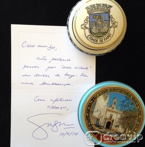 Presente que Gugu deu para Rodrigo Faro Reprodução/Instagram